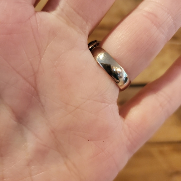 Adjustable silvertone cut out floral ring - Picture 5 of 7